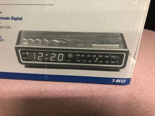 Vintage Space Saver GE FM/AM Electronic Digital Clock Radio 7 - 4612 Compact 2