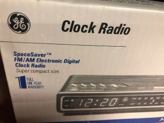 Vintage Space Saver GE FM/AM Electronic Digital Clock Radio 7 - 4612 Compact 3