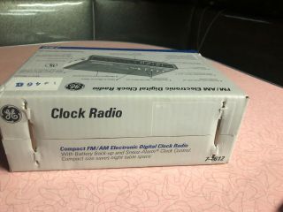 Vintage Space Saver GE FM/AM Electronic Digital Clock Radio 7 - 4612 Compact 4