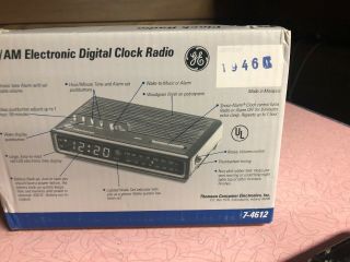 Vintage Space Saver GE FM/AM Electronic Digital Clock Radio 7 - 4612 Compact 7