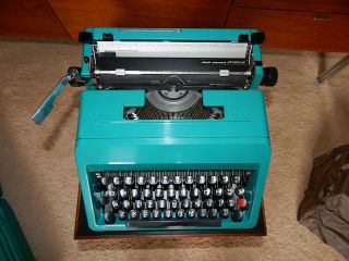 Vintage Mid Century Teal Olivetti Underwood Studio 45 Typewriter & Case 5