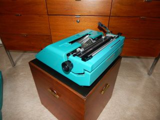 Vintage Mid Century Teal Olivetti Underwood Studio 45 Typewriter & Case 7