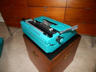Vintage Mid Century Teal Olivetti Underwood Studio 45 Typewriter & Case 8