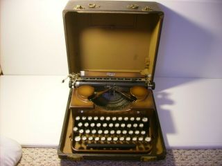 Vintage 1931 Royal Model P Portable Typewriter W/ Case,  Ser.  303444