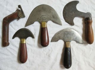5 Leatherworking Tools Round/crescent Knives & 1858 Patent Chamfer Gauge Old Vtg
