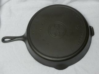 VINTAGE GRISWOLD No.  12 CAST IRON LARGE LOGO HEAT RING SKILLET 719 6