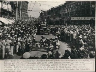 1947 Press Photo Crowd Watch Parade Of Japanese War Criminals,  Shanghai