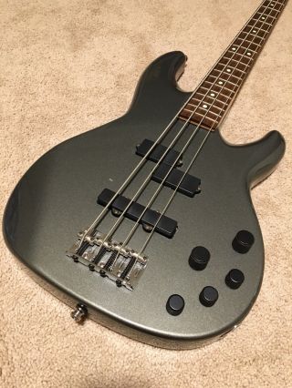 2002 Fender Deluxe Zone Bass Guitar - Rare Color - Gig Bag