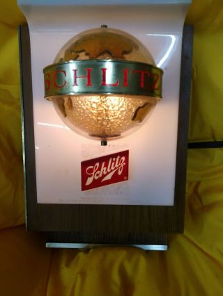 Vintage Schlitz Beer Motion Lighted Spinning Globe Bar Sign Great 4