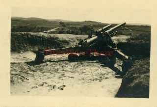 Wwii Photo - Us Gi View Of Captured German Field Howitzer Artillery Gun - 1