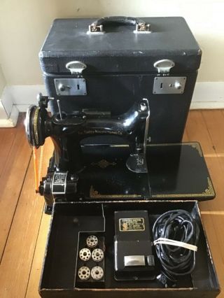 Vintage 1946 Singer 221 - 1 Featherweight Sewing Machine With Pedal Case