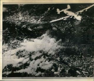 1944 Press Photo American Aircraft Drops Bombs On Sofia,  Capital Of Bulgaria