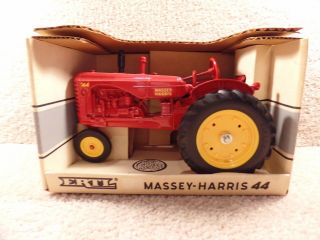 Vintage Ertl 1/16 Scale Diecast Massey - Harris 44 Narrow Front Tractor Red