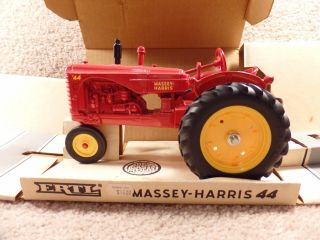 Vintage ERTL 1/16 Scale Diecast Massey - Harris 44 Narrow Front Tractor Red 4