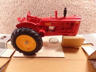 Vintage ERTL 1/16 Scale Diecast Massey - Harris 44 Narrow Front Tractor Red 7