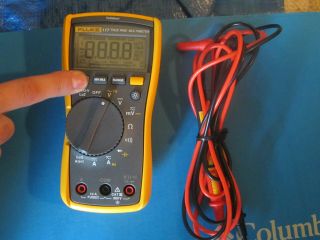 Fluke 117 Electrician ' s Digital Multimeter with Non - Contact Voltage with case 2