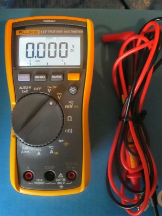 Fluke 117 Electrician ' s Digital Multimeter with Non - Contact Voltage with case 3