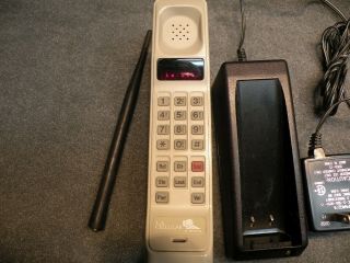 Vintage Rare Motorola Analog Thick Brick Cellular Cell phone 4