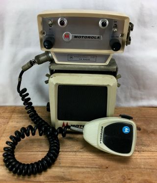 Vintage Motorola Mocom 70 Fm Radio Control Head/speaker/mic - Police/fire Radio
