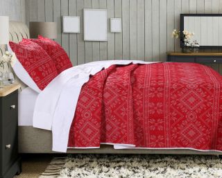 3pc Holly Cross Stitch Red Queen Quilt Set White Nordic Christmas Reversible