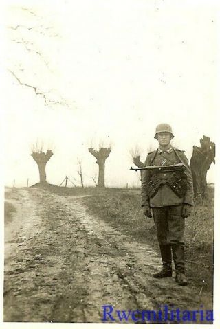 Wehrmacht Soldier Posed On Road W/ Mp - 40 Sub - Mg
