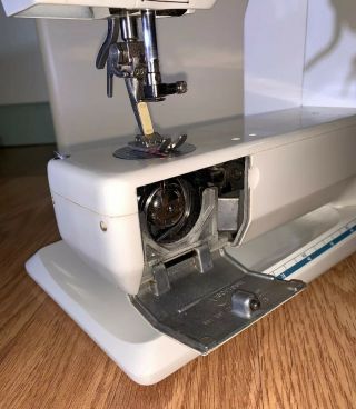 Vintage BERNINA MATIC 910 ELECTRONIC SEWING MACHINE,  pedal/case/power/accessories 10