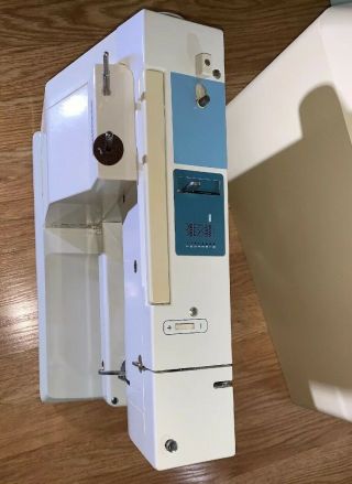 Vintage BERNINA MATIC 910 ELECTRONIC SEWING MACHINE,  pedal/case/power/accessories 8