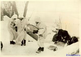 Press Photo: Rare Finnish Panzerjäger Crew In Winter Camo W/ Pak 36 3.  7cm Gun