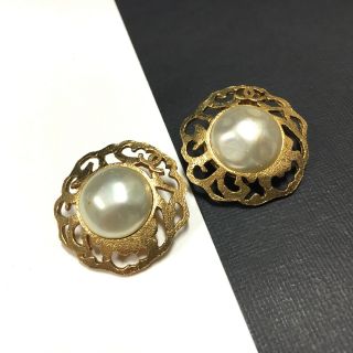 Rare Vintage Authentic Chanel Logo Baroque Pearl & Gold Tone Clip Earrings Gg62u