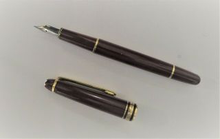 Vintage Montblanc Meisterstuck Fountain Pen.  14k Nib 4810 - Maroon 2