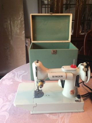 Vintage Singer Featherweight 221k White Sewing Machine W/ Case 1964