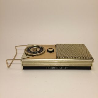 Vintage 1957 GE General Electric Model P - 715 Portable Transistor Radio 4