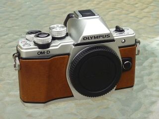 Rare Olympus OM - D E - M10 Mark II Limited Edition Brown Leather Body 3