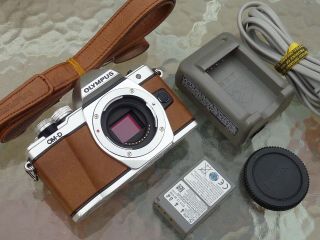 Rare Olympus OM - D E - M10 Mark II Limited Edition Brown Leather Body 8