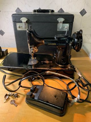 Vintage 1948 Singer 221 - 1 Featherweight Sewing Machine W Pedal & Case