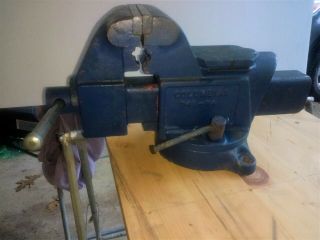 Vintage Columbian D45 M4 Bench Vise,  Anvil,  5 " Jaws With Pipe Jaw Swivel
