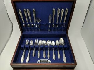 Chateau 1934 Heirloom Plate Silverware With Storage Box And 8 Place Settings