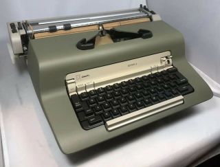 Vintage Electric Typewriter Olivetti Editior 2 1969