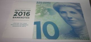 Zealand Rare Folder 5 Notes W/ Matching Serial Number 5 - 100 Dollars 2016 Unc