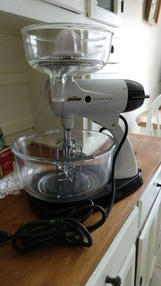 9 Pc.  Vintage Sunbeam White Mixmaster Model 12 W/ Juicing Attachments (video)