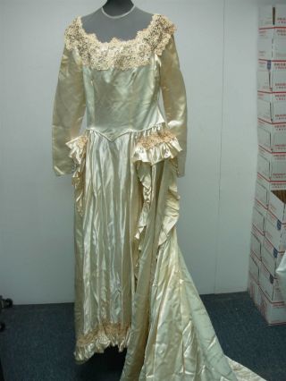 VINTAGE 1940s IVORY SATIN WEDDING GOWN w LACE & RHINESTONES & LONG TRAIN SZ 32 2