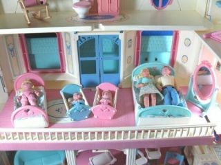 Vintage Fisher Price 1993 Loving Family 6364 Folding Dollhouse People Furniture 6