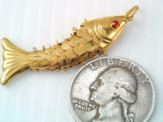 VINTAGE SOLID 14K GOLD FLEXIBLE FISH PENDANT w RED STONE EYES 2