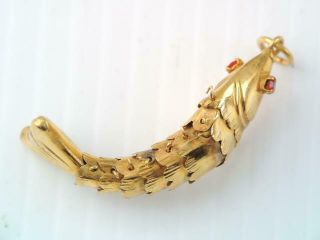 VINTAGE SOLID 14K GOLD FLEXIBLE FISH PENDANT w RED STONE EYES 4