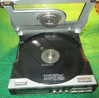 VINTAGE 1986 PORTABLE CD PLAYER TECHNICS SL - XP7 & CASE NO POWER CORD / 7
