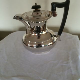 LOVELY VINTAGE VINERS SILVER PLATED COFFEE POT 9.  