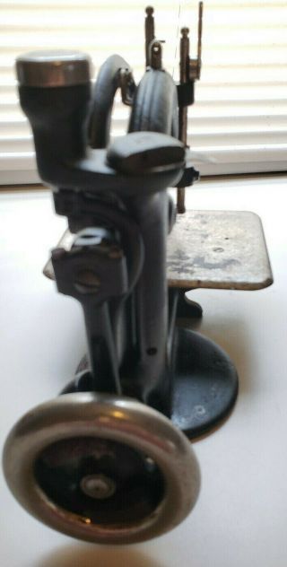 Vintage Cast Iron Willcox & Gibbs Sewing Machine 5