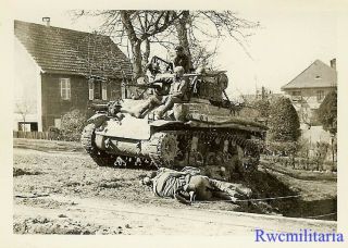 Port.  Photo: Best Us Tankers W/ M5 Light Tank & Soldiers On Ground; Germany