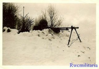 Terrific Us Soldier W/ Bar Automatic Rifle At Ready In Winter Field