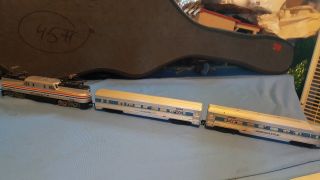 Vintage Tyco Amtrak Ho Trains 905 Locomotive And Two Lighted Cars Plus 2 Extra